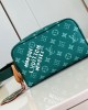 Louis Vuitton bags | LV Bags | Locker Dopp Kit toiletry bag |  23 × 13 × 12 cm | M12688 | 00027