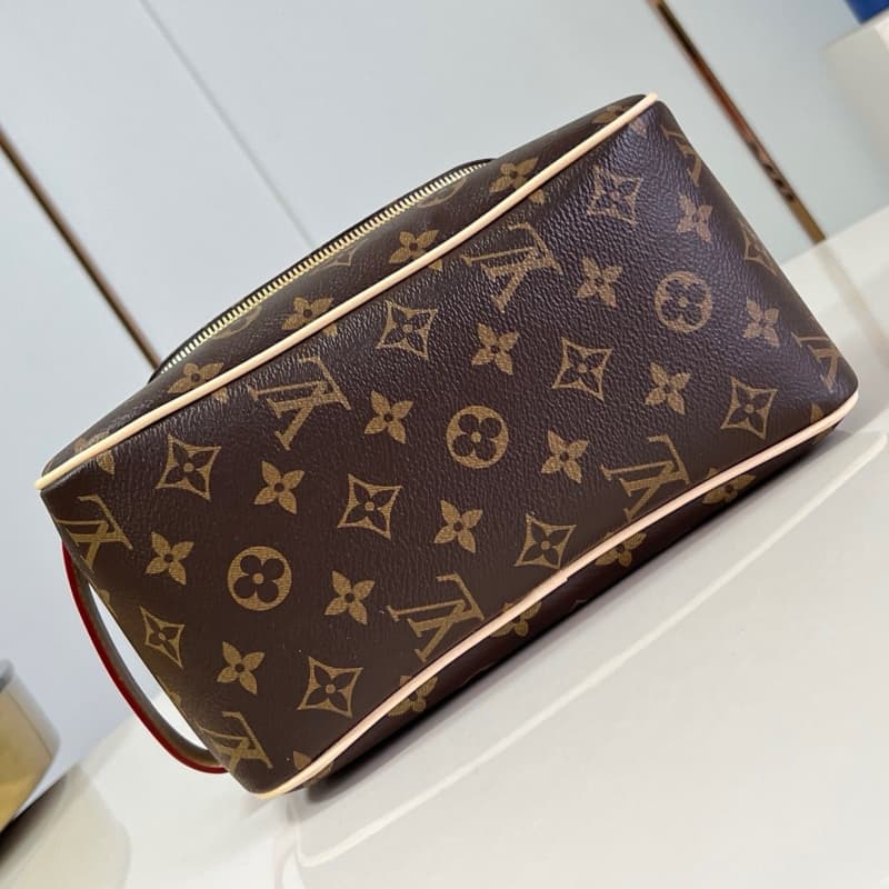 Louis Vuitton bags | LV | toilet case |  20 × 9.3 × 28 cm | M11510 | 00058