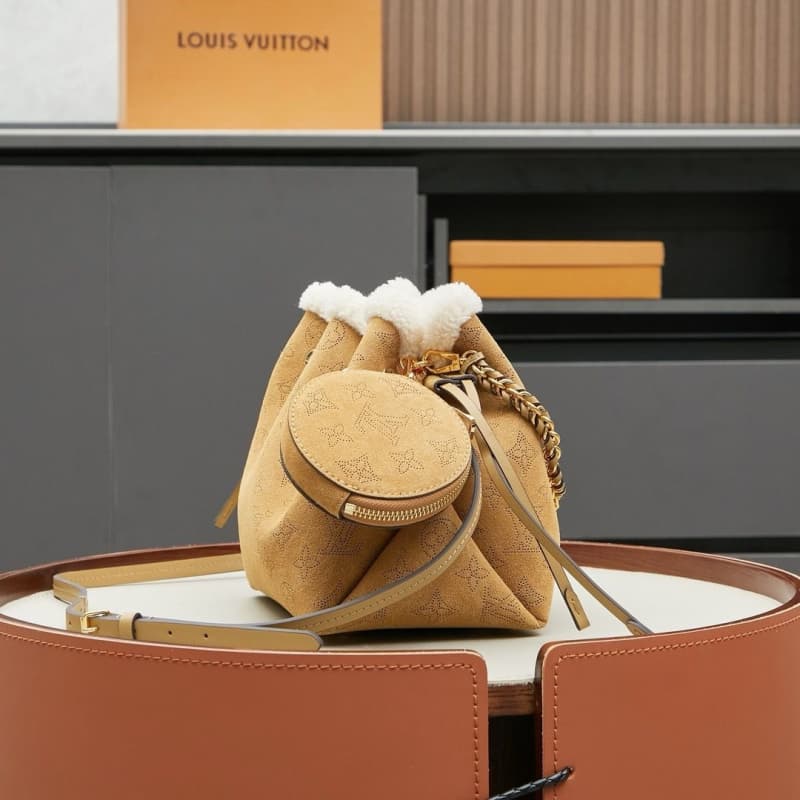 Louis Vuitton bags | LV | Bella handbag |  22×14×19 cm | M11839 | 00093