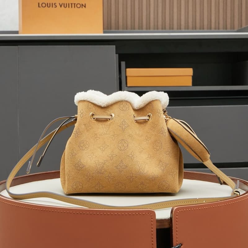 Louis Vuitton bags | LV | Bella handbag |  22×14×19 cm | M11839 | 00093