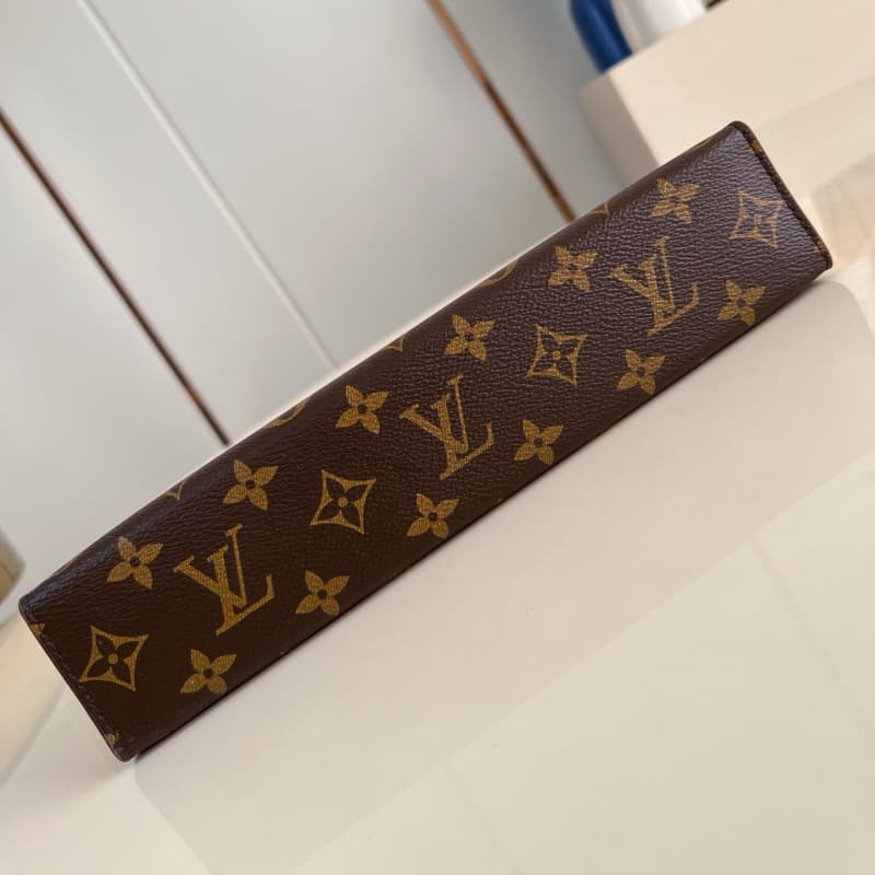 Louis Vuitton bags | LV | Pochette Voyage MM |  27 × 21 × 6 cm | M12820 | 00104