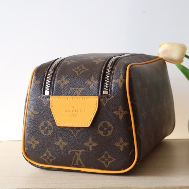 Louis Vuitton bags | LV | Cosmetic Bag / Toiletry Bag | DOPP Kit | 28 × 15 × 16.5 cm | M44494/12643 | 00126