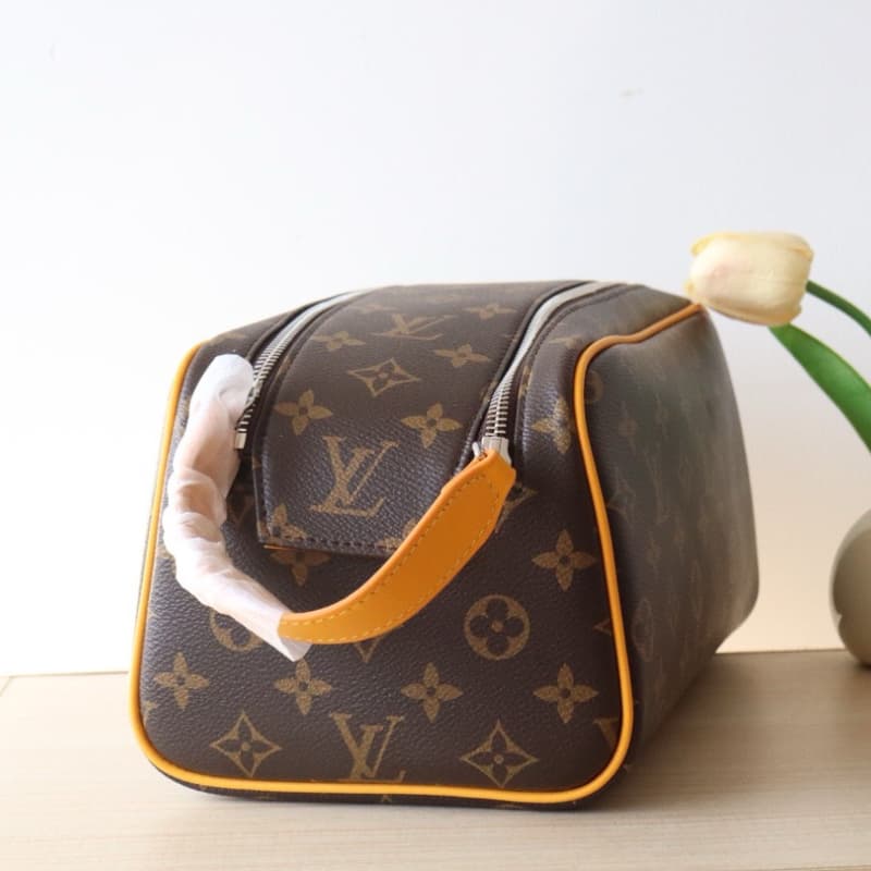 Louis Vuitton bags | LV | Cosmetic Bag / Toiletry Bag | DOPP Kit | 28 × 15 × 16.5 cm | M44494/12643 | 00126