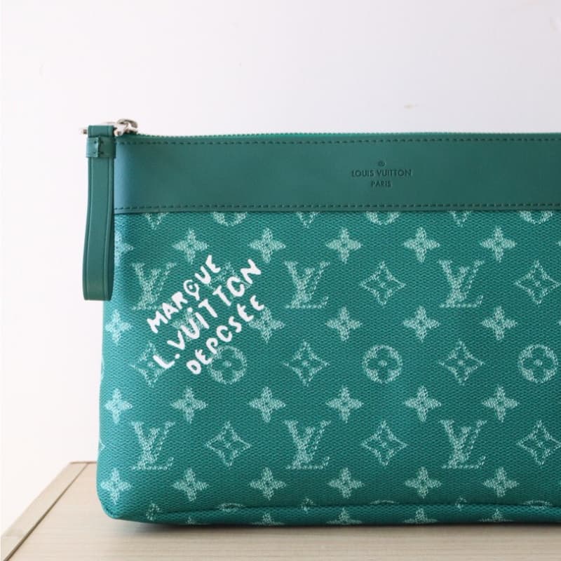 Louis Vuitton bags | LV | POCHETTE VOYAGE SOUPLE Clutch |  32 × 21 × 8 cm | M12665 | 00127