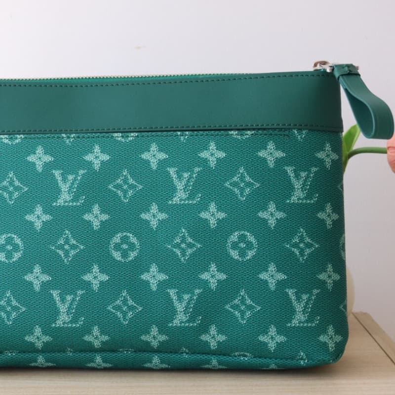 Louis Vuitton bags | LV | POCHETTE VOYAGE SOUPLE Clutch |  32 × 21 × 8 cm | M12665 | 00127