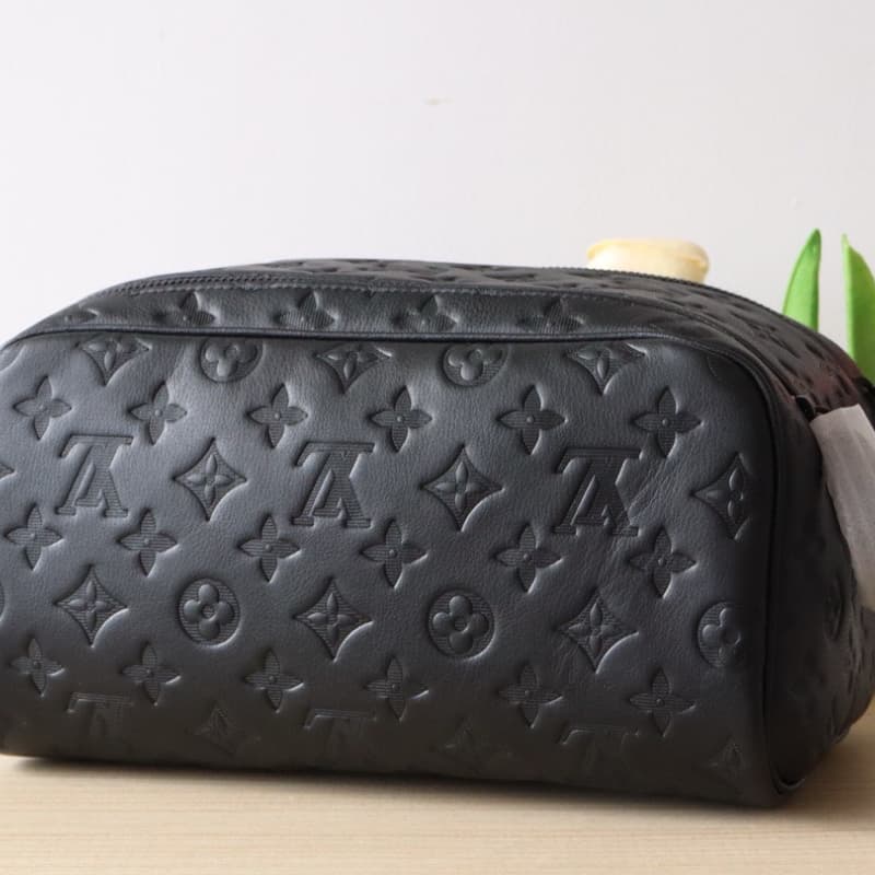 Louis Vuitton bags | LV | Cosmetic Bag | Dopp Kit Toiletry Bag |  28 × 15 × 16.5 cm | M12645 | 00135