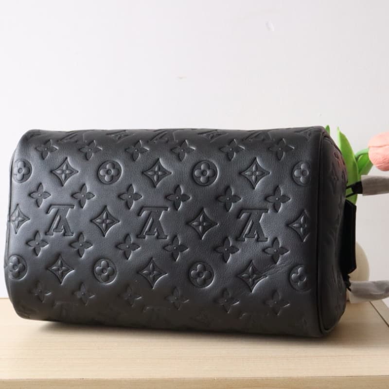 Louis Vuitton bags | LV | Cosmetic Bag | Dopp Kit Toiletry Bag |  28 × 15 × 16.5 cm | M12645 | 00135