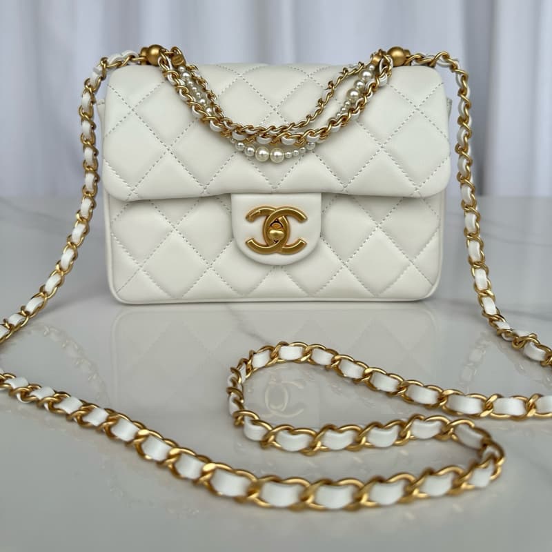 CHANEL bags | 24K | lambskin | 20×15×7cm | AS4384 | 01050