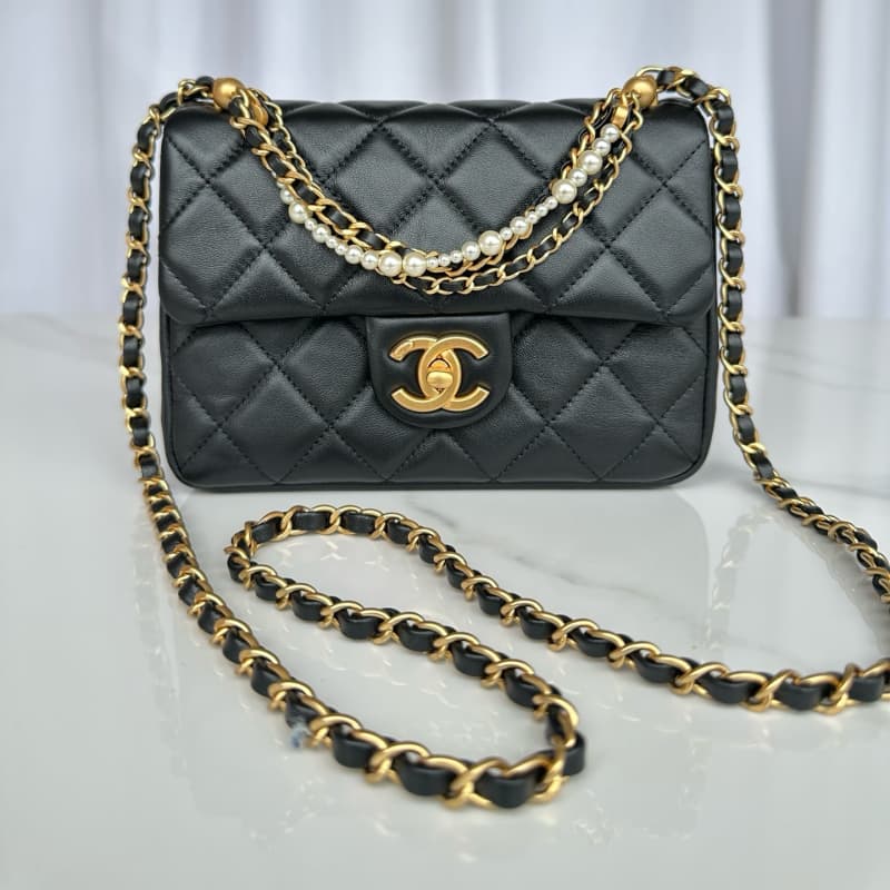 CHANEL bags | 24K | lambskin | 20×15×7cm | AS4384 | 01050