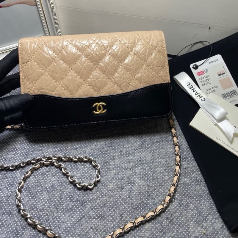 CHANEL bags | Gabrielle WOC Quilted Calfskin Chain Bag | 19cm | A84389 | 01090