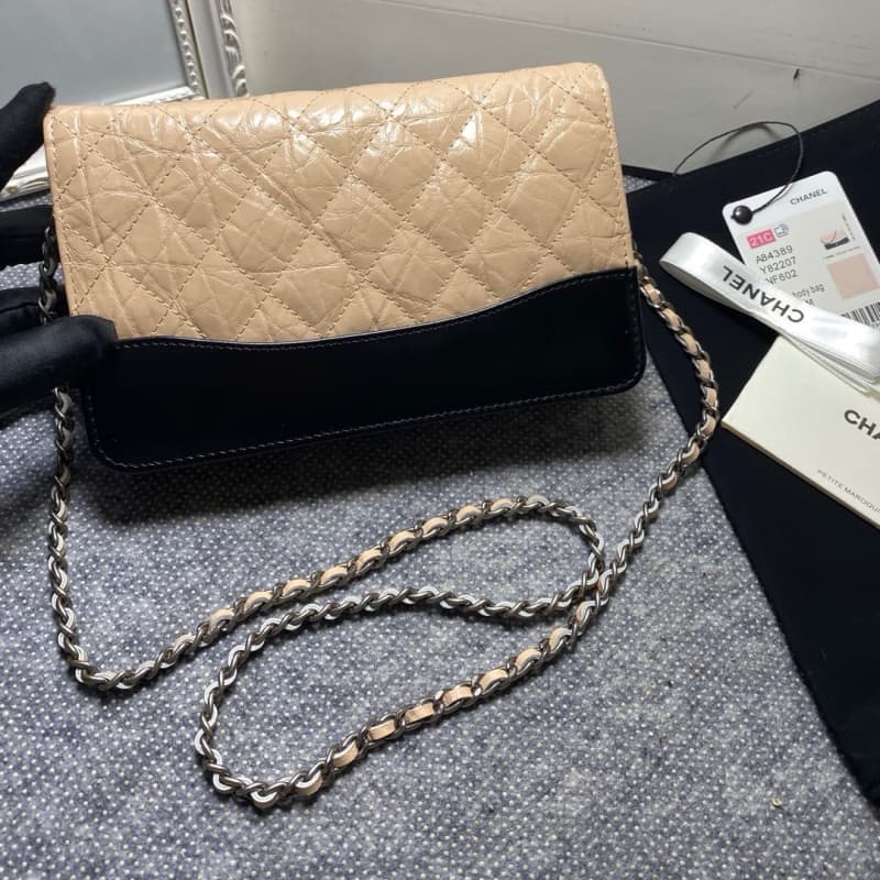 CHANEL bags | Gabrielle WOC Quilted Calfskin Chain Bag | 19cm | A84389 | 01090