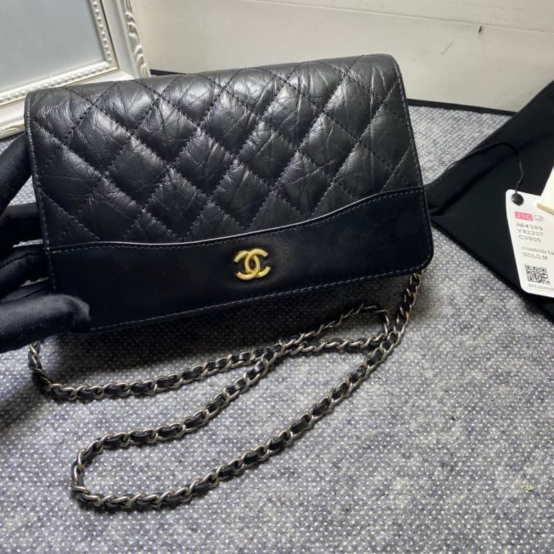 CHANEL bags | Gabrielle WOC Quilted Calfskin Chain Bag | 19cm | A84389 | 01090