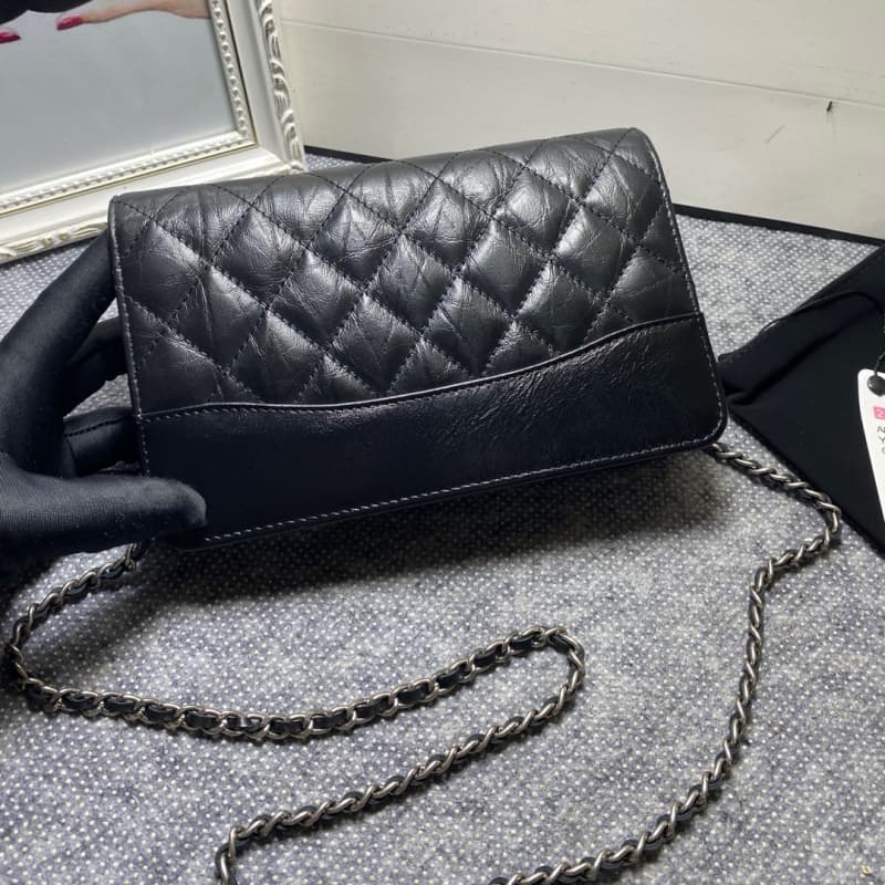 CHANEL bags | Gabrielle WOC Quilted Calfskin Chain Bag | 19cm | A84389 | 01090