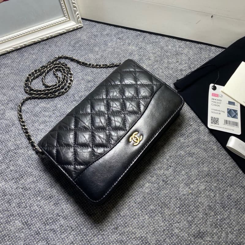 CHANEL bags | Gabrielle WOC Quilted Calfskin Chain Bag | 19cm | A84389 | 01090