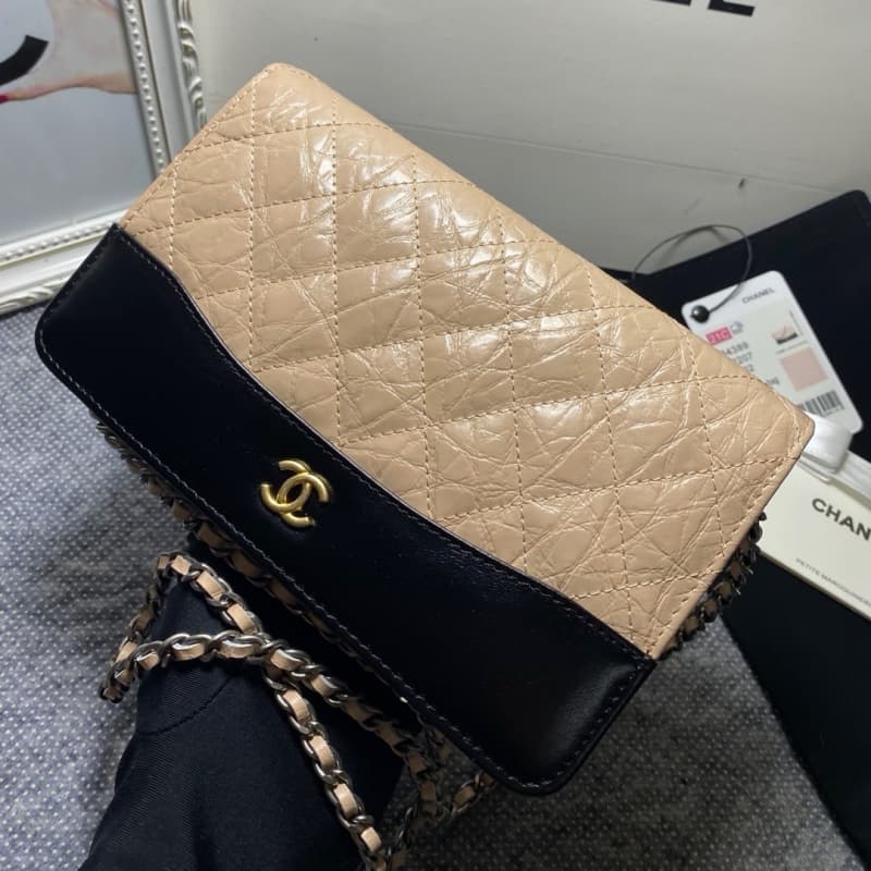 CHANEL bags | Gabrielle WOC Quilted Calfskin Chain Bag | 19cm | A84389 | 01090