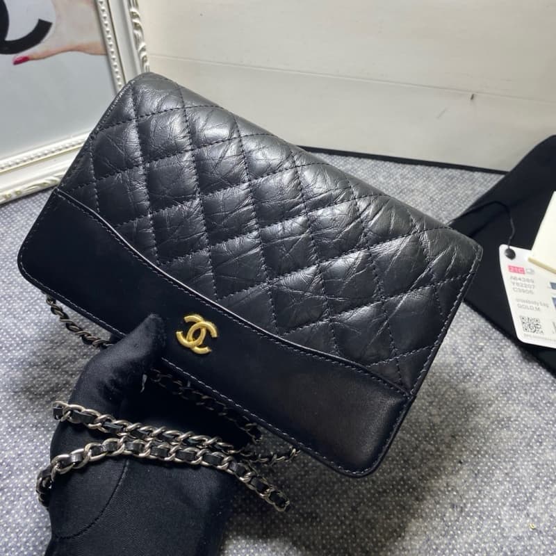 CHANEL bags | Gabrielle WOC Quilted Calfskin Chain Bag | 19cm | A84389 | 01090