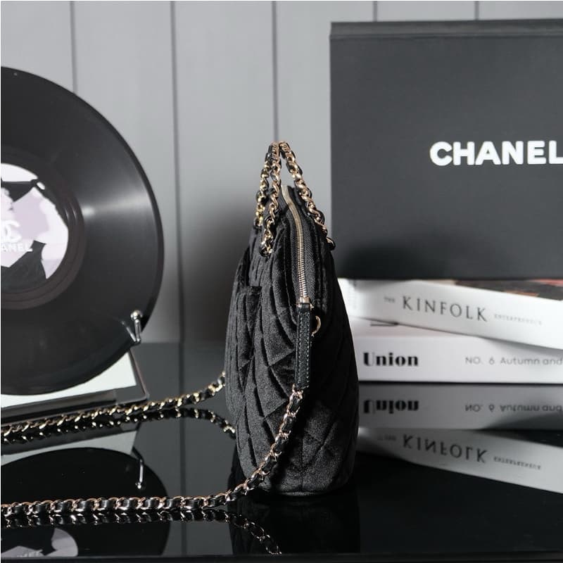 CHANEL bags | 24B | Spring/Summer New Oiled Leather Shell Bag | 20.5×28.5×7 cm | AS3969 | 01108