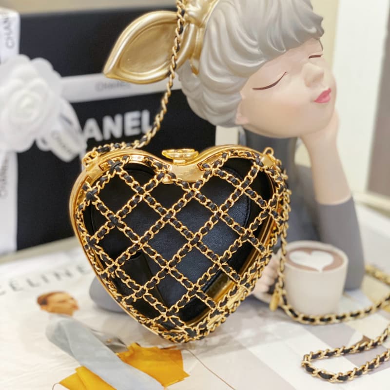 CHANEL bags | 23s | Heart-Shaped Cut-Out Evening Bag | 12×11×3 cm | AS4027 | 01135