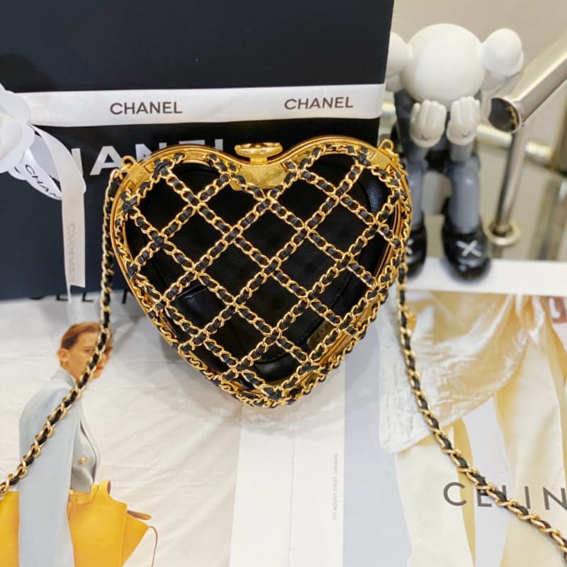 CHANEL bags | 23s | Heart-Shaped Cut-Out Evening Bag | 12×11×3 cm | AS4027 | 01135