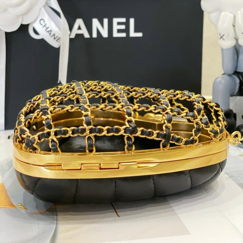 CHANEL bags | 23s | Heart-Shaped Cut-Out Evening Bag | 12×11×3 cm | AS4027 | 01135