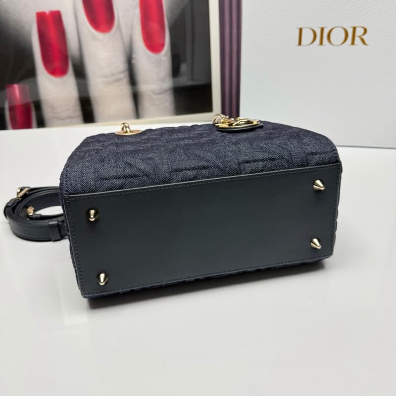 Dior bags | Five Cells | Lady Dior Handbag | 24 × 20 × 11 cm | M0565 | 03047