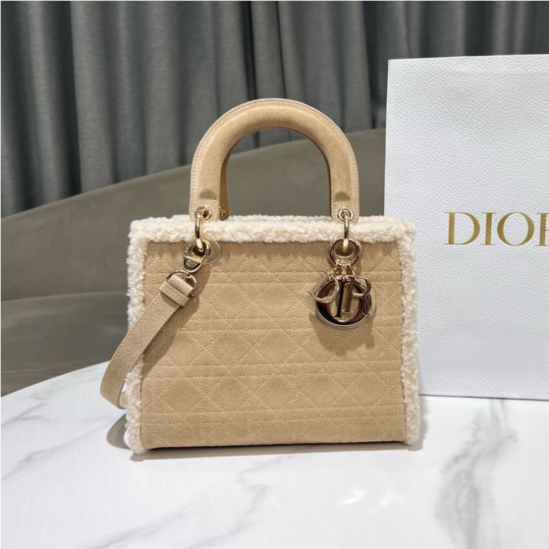 Dior bags | Lady Dior Handbag | 24 × 21 × 12 cm | M0565 | 03048