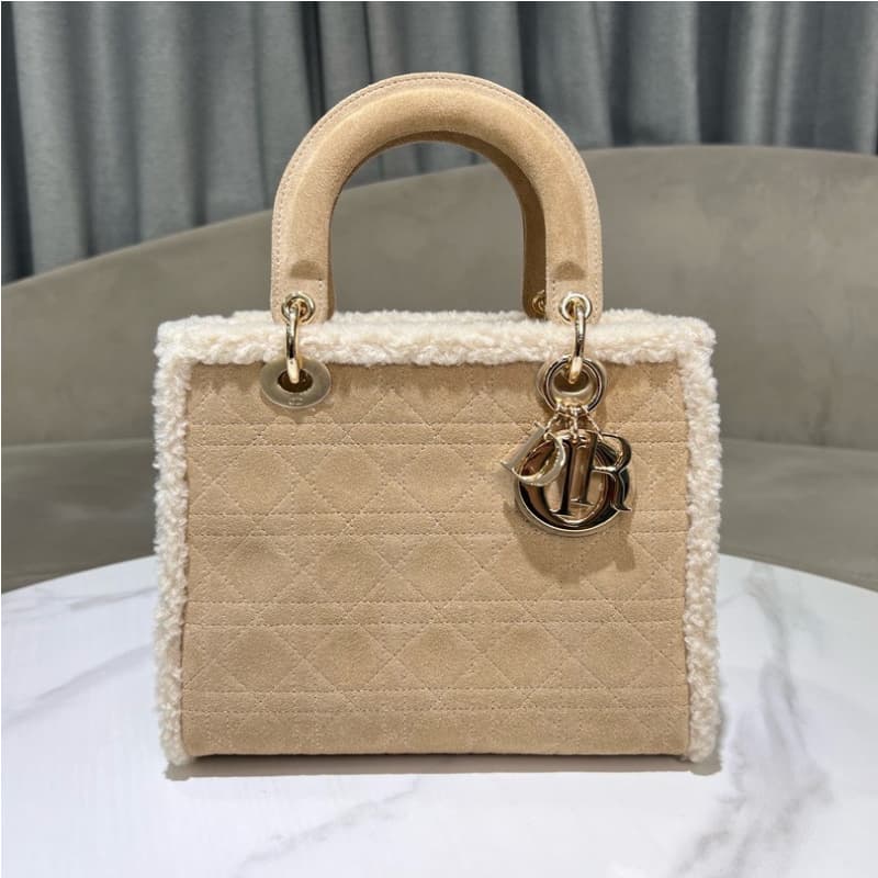 Dior bags | Lady Dior Handbag | 24 × 21 × 12 cm | M0565 | 03048