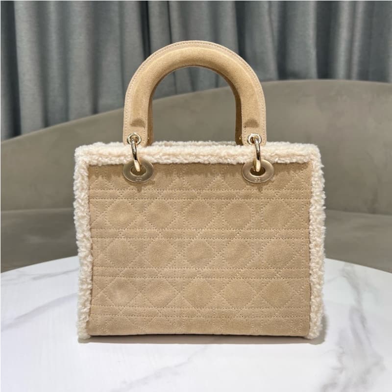 Dior bags | Lady Dior Handbag | 24 × 21 × 12 cm | M0565 | 03048