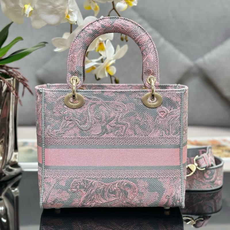 Dior bags | Lady D-Lite Bag | CHRISTIAN DIOR | 24 × 20 × 11 cm | M0565 | 03051