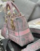 Dior bags | Lady D-Lite Bag | CHRISTIAN DIOR | 24 × 20 × 11 cm | M0565 | 03051