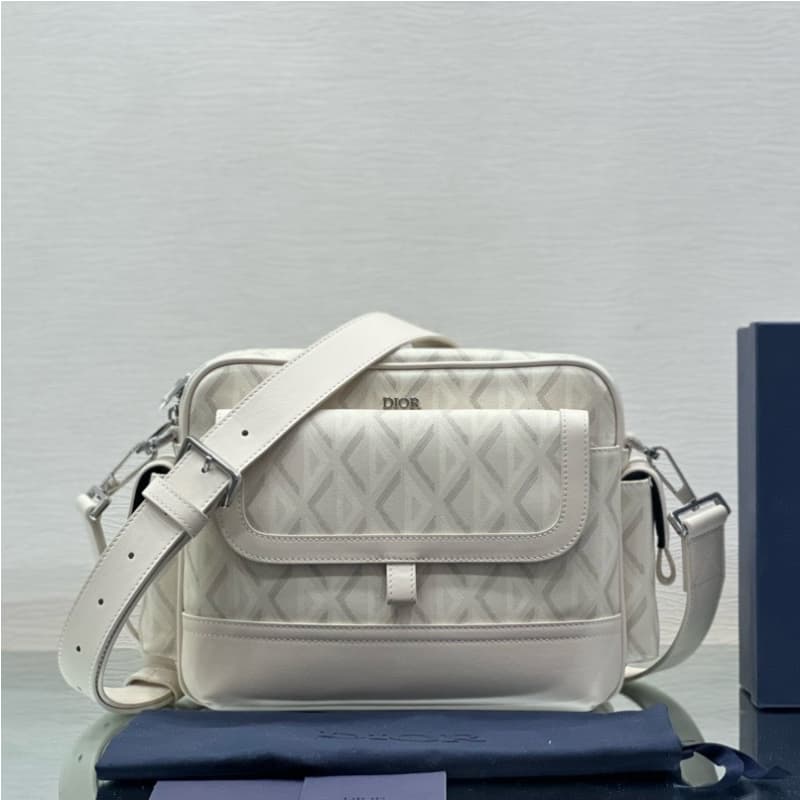 Dior bags | Dior Hit the Road Messenger Bag | 26×21×8 cm | 1ESME077CDP | 03068