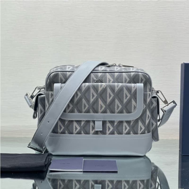 Dior bags | Dior Hit the Road Messenger Bag | 26×21×8 cm | 1ESME077CDP | 03068