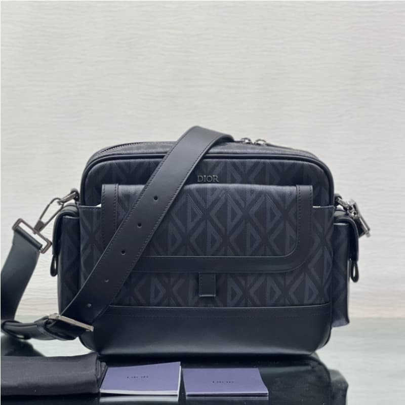 Dior bags | Dior Hit the Road Messenger Bag | 26×21×8 cm | 1ESME077CDP | 03068