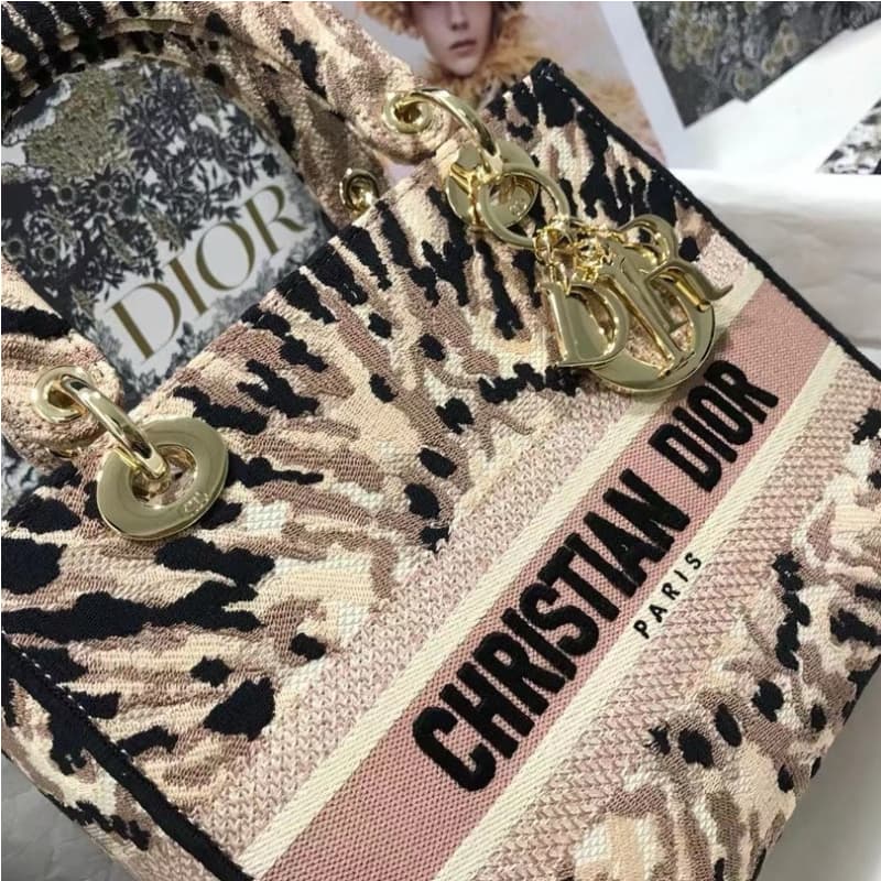 Dior bags | Lady D-Lite Bag | Christian Dior | 24 × 20 × 11 cm | M0565 | 03077