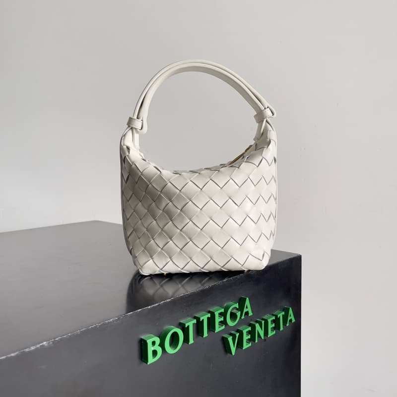 BOTTEGA VENETA Bags | BV | Bento Bag | Intrecciato | 17×13.5×5cm | 776781 | 07013