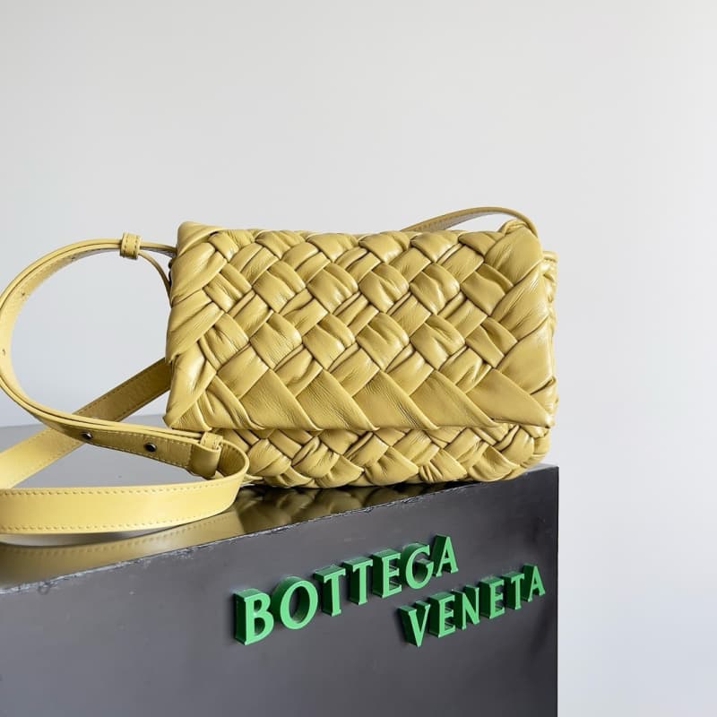 BOTTEGA VENETA Bags | BV | RUMPLE MESSENGER crossbody bag | 21×14×5cm | 787113 | 07041