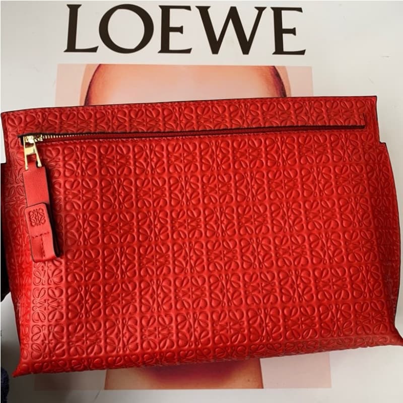 Loewe bags | Loewe T Pouch Clutch | 29.5×20cm | 3040 | 09011