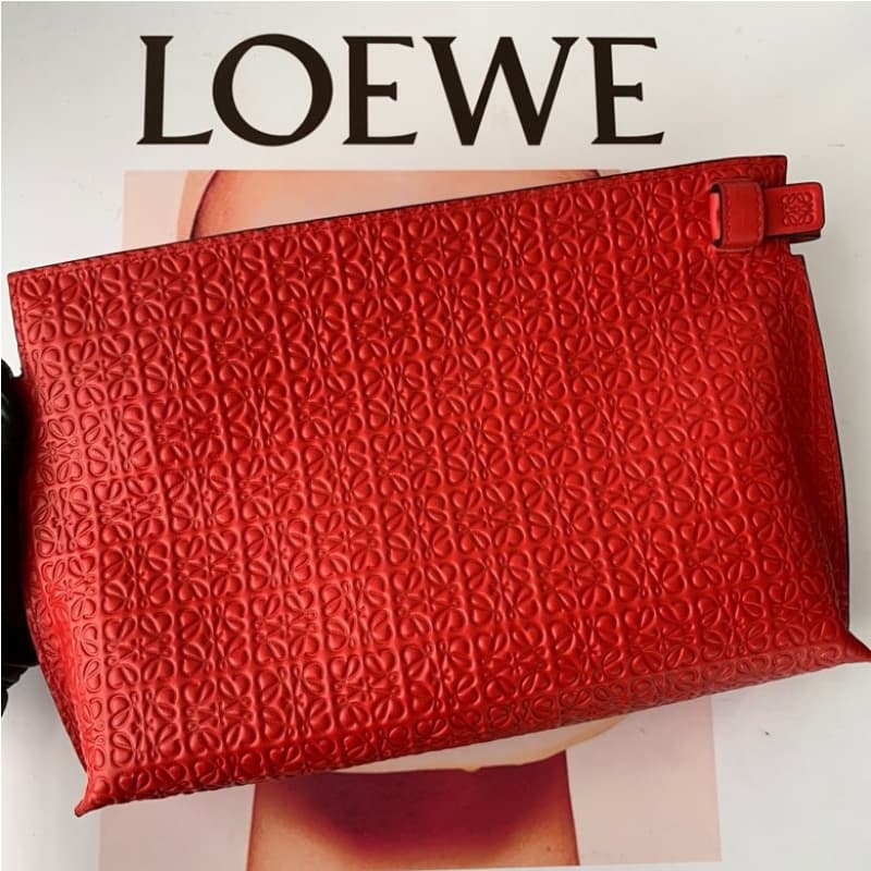 Loewe bags | Loewe T Pouch Clutch | 29.5×20cm | 3040 | 09011