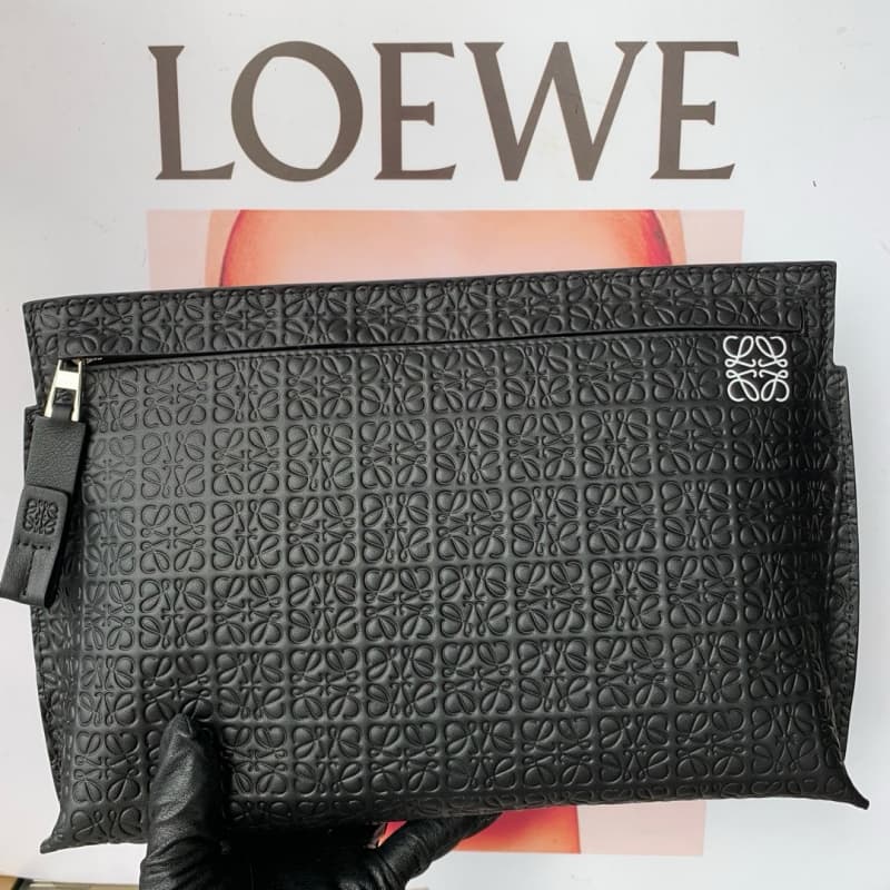 Loewe bags | Loewe T Pouch Clutch | 29.5×20cm | 3040 | 09011