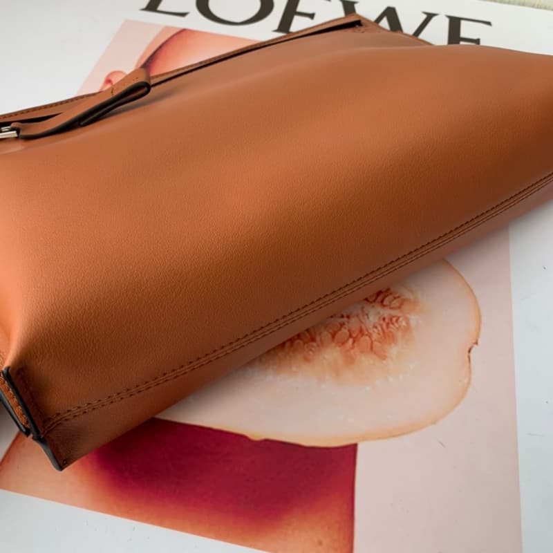 Loewe bags | Loewe T Pouch Clutch | 29.5×20cm | 3040 | 09012