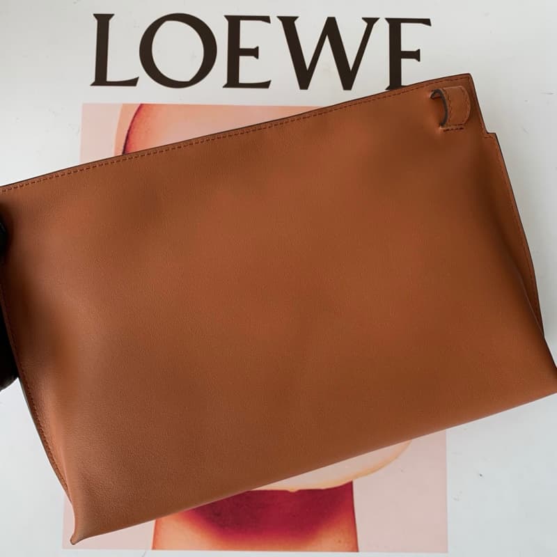 Loewe bags | Loewe T Pouch Clutch | 29.5×20cm | 3040 | 09012