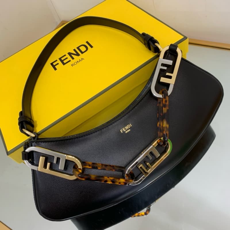 FENDI  bags | Fendi Underarm Bag | Fendi o'lock swing | 32×11×5cm | 2018 | 10009