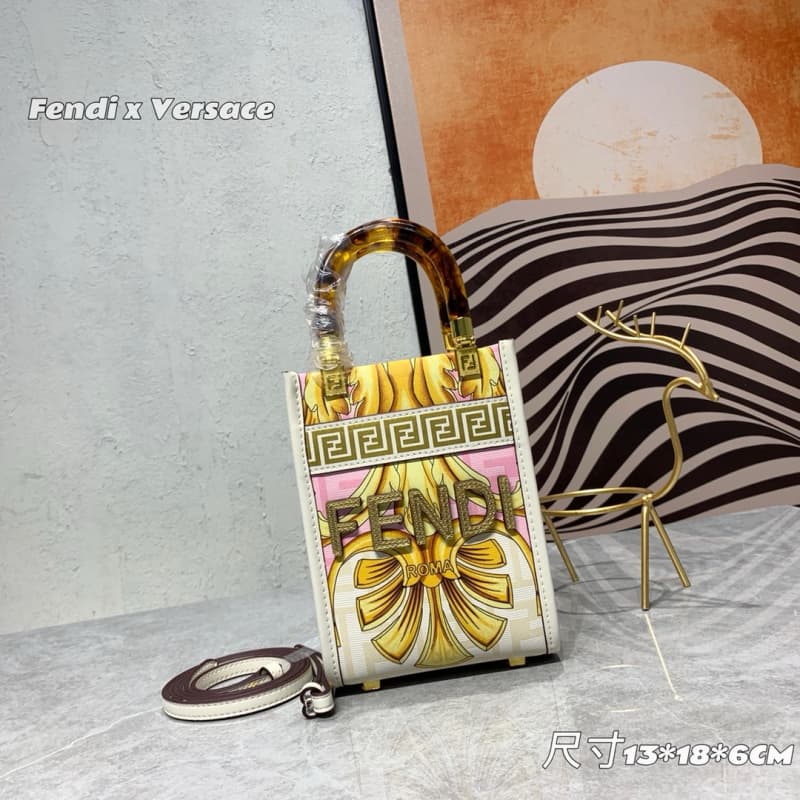 FENDI bags | FF logo-embellished glazed handbag | 13×18×6.5cm | strongest collaboration | 10032