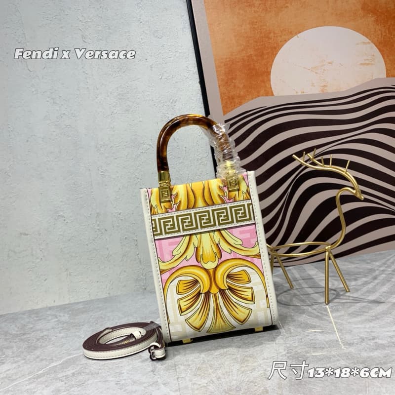 FENDI bags | FF logo-embellished glazed handbag | 13×18×6.5cm | strongest collaboration | 10032