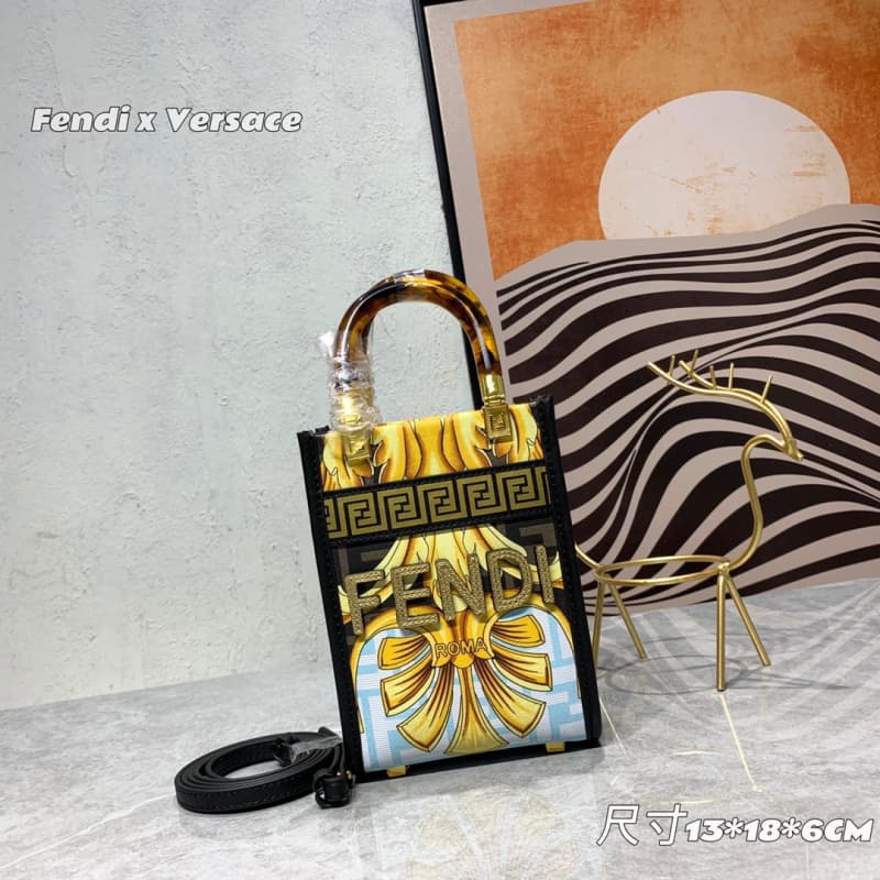 FENDI bags | FF logo-embellished glazed handbag | 13×18×6.5cm | strongest collaboration | 10032