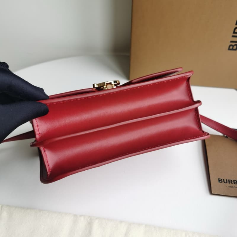 Burberry bags | TB Monogram Leather Clasp Bag  | shoulder bag | W21 x H16 x D6 cm | 3305 | 15004