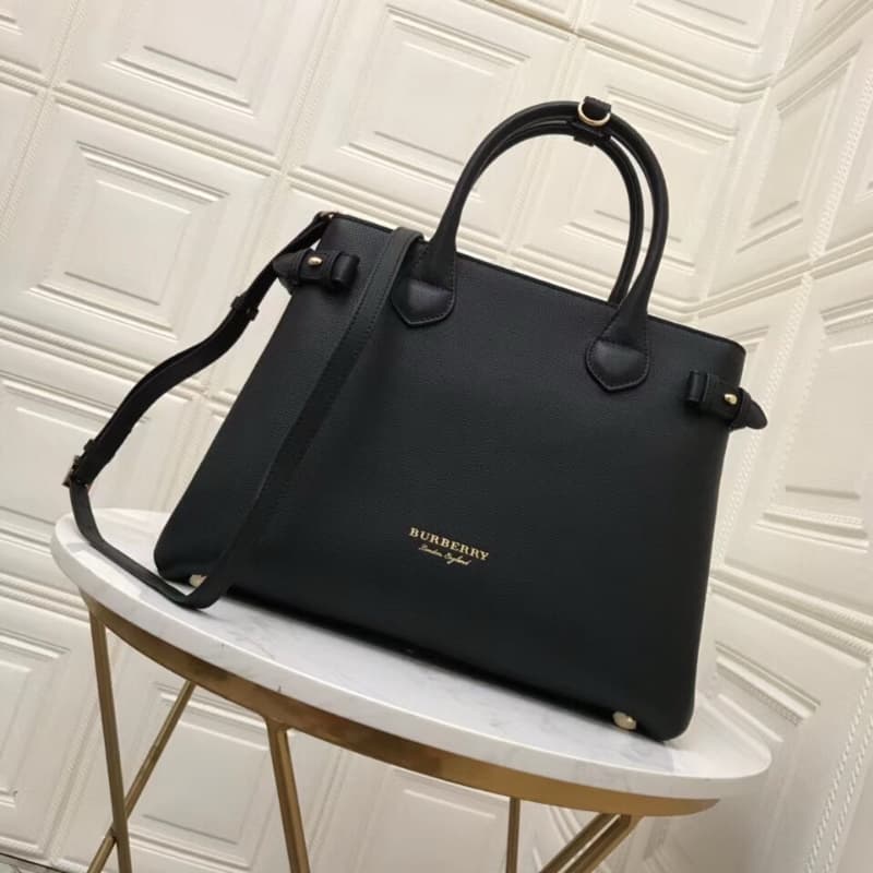 Burberry bags | The Banner handbag | 31 × 15 × 25 cm | 15030