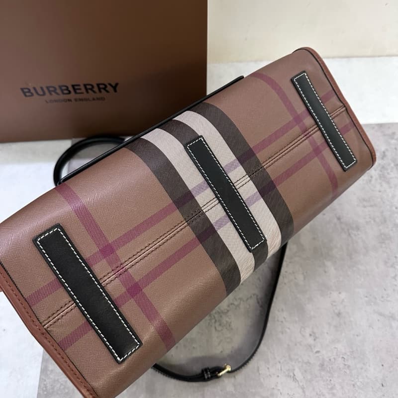 Burberry bags | spacious large tote bag | 40 × 16 × 30 cm | 209381 | 15033